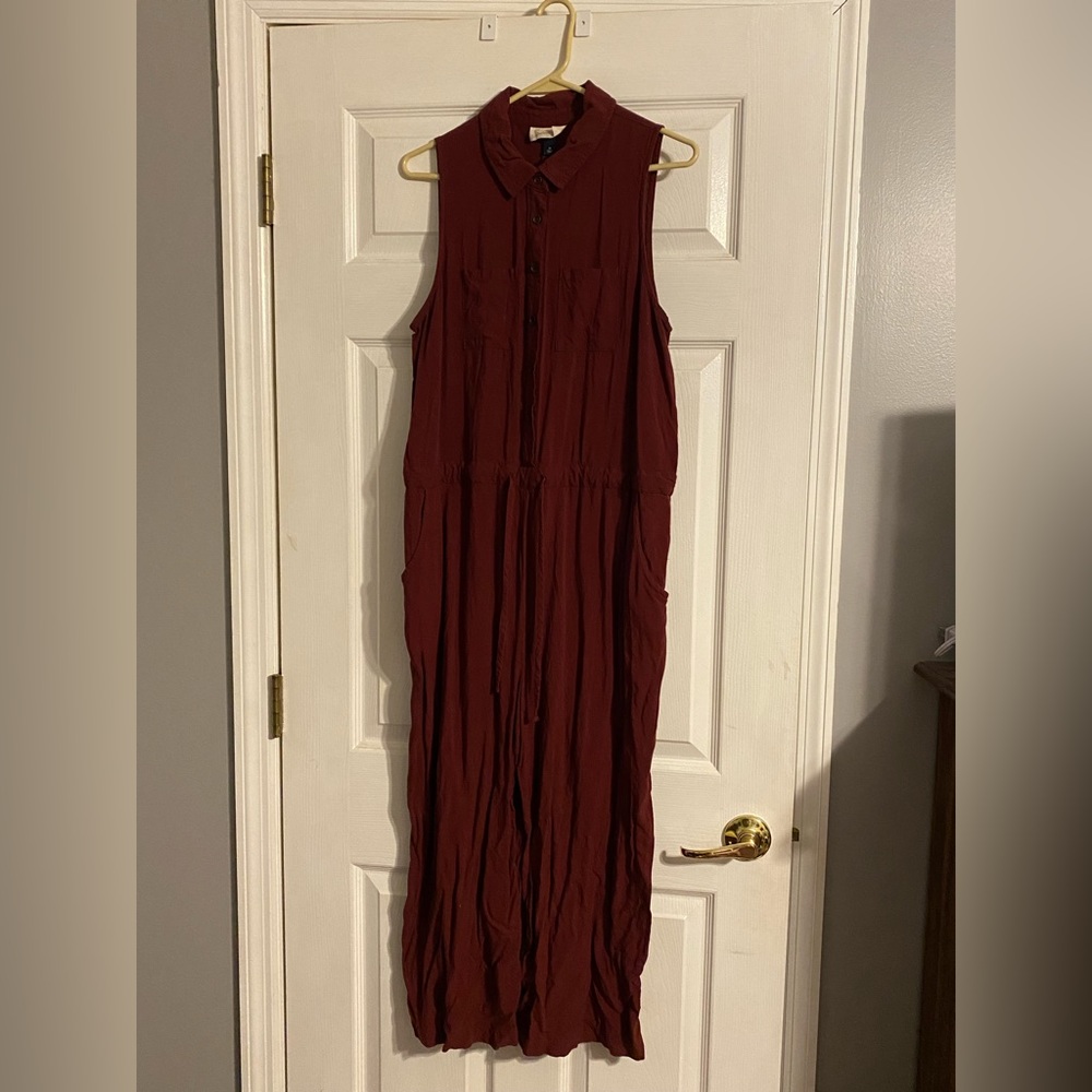 Maroon sleeveless jumpsuit